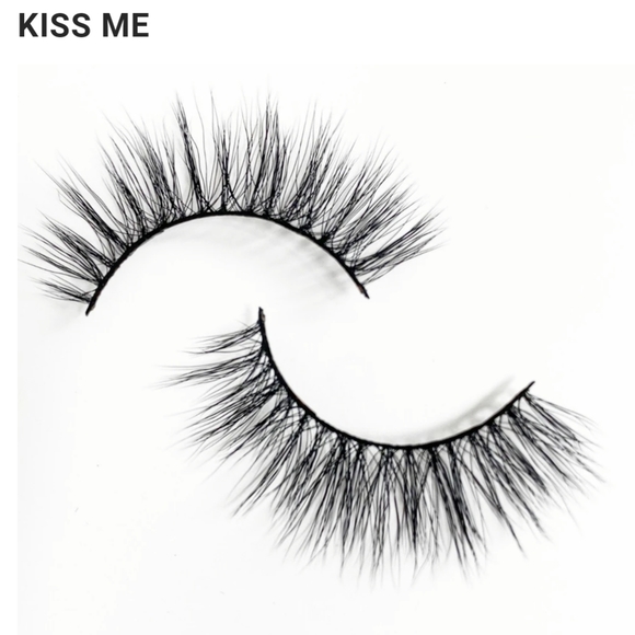 Lashaholic "Kiss Me" Luxury Lashes - Picture 5 of 7